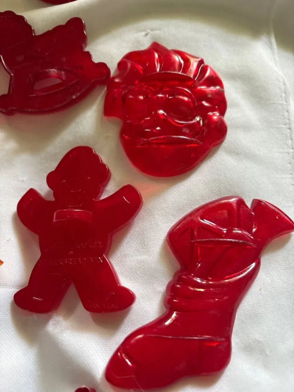 Vintage Cookie Cutters Set Of 20 Plastic Robin Hood Holiday Animal Shapes Red